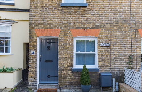 Temple Ewell Cottage | Cosy country cottage with garden, sleeping 2 guests in 1 bedroom near Deal