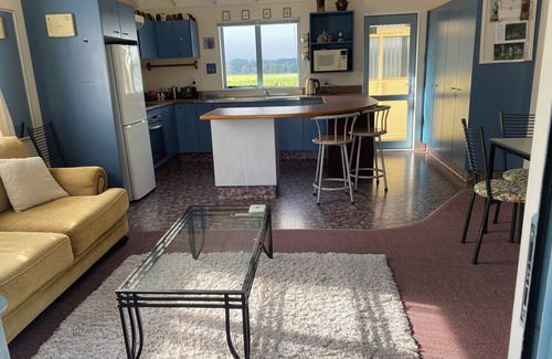 Cheltenham Cottage | Cosy country cottage 12mins drive to Feilding