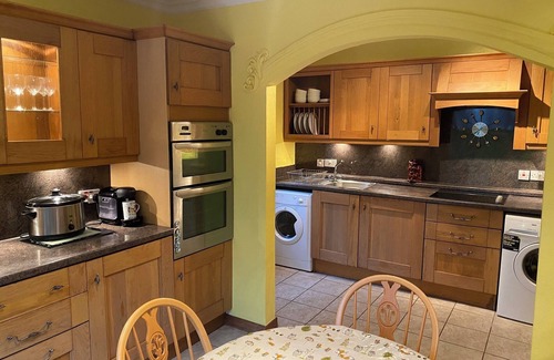 Thornhill Cottage | Cosy Country Cottage with Hot Tub Dog-Friendly