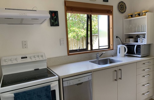 Leithfield House | Cosy country cottage at Leithfield Beach, child friendly