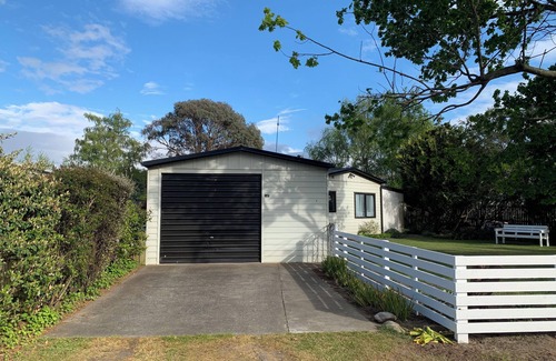 Leithfield House | Cosy country cottage at Leithfield Beach, child friendly