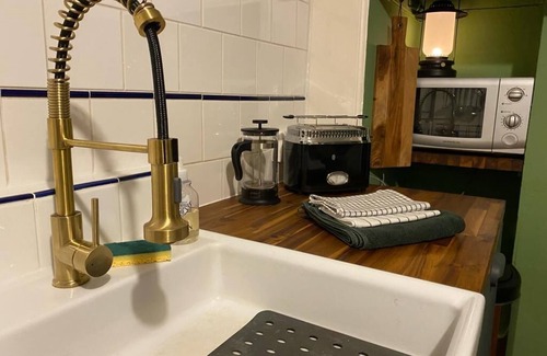 Erin Cottage | Cosy country getaway. Great for walking and relaxing. Pet-friendly.
