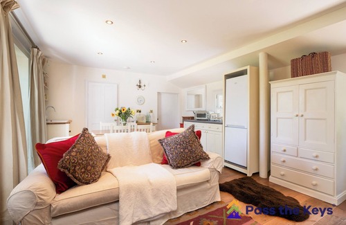 Watlington House | Cosy Countryside Annexe I Pass The Keys