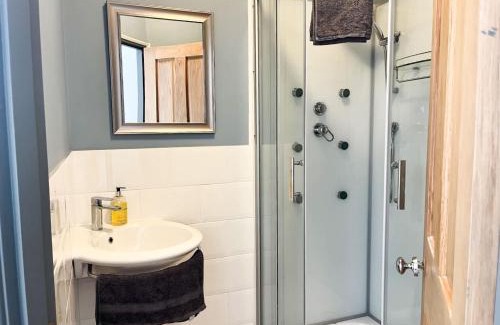 West Grinstead Apartment | Cosy Countryside Apartment near hiking trails