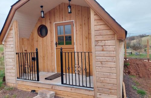 Laurencekirk House | Cosy Countryside Cabin - Sleeps 2 Parking & Farm