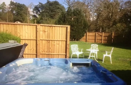 King's Lynn Cottage | Cosy Countryside Cottage - Hot Tub & Dog friendly