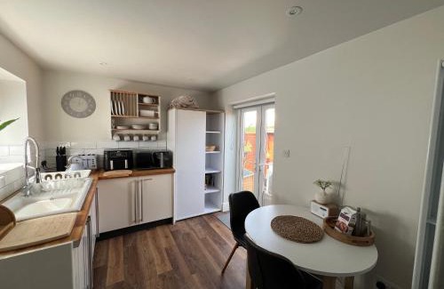 Newton St Loe Apartment | Cosy countryside stay near Bath with free parking