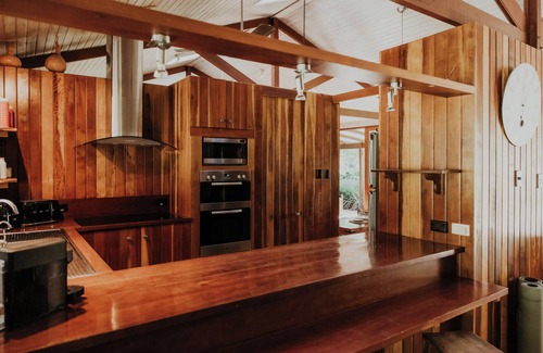 Gleniffer Ski Chalet | Cosy Couple's Escape with Magnificent Views.Next to the Promised Land