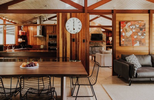 Gleniffer Ski Chalet | Cosy Couple's Escape with Magnificent Views.Next to the Promised Land