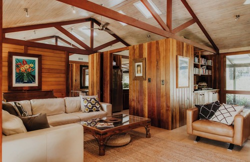 Gleniffer Ski Chalet | Cosy Couple's Escape with Magnificent Views.Next to the Promised Land