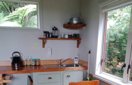 Waitaria Bay Apartment | Cosy couples retreat Waitar Cabin