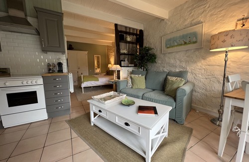 Sizun Cottage | Cosy couples' studio gîte in the heart of the Monts D'Arrée with heated pool