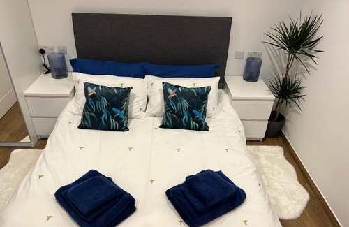 Milton Keynes Apartment | Cosy detached Annexe with off street parking