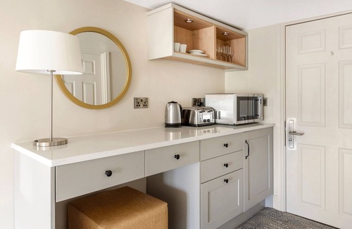 Milton Damerel Apartment | Cosy Double Room | Countryside Resort | Sleeps 2
