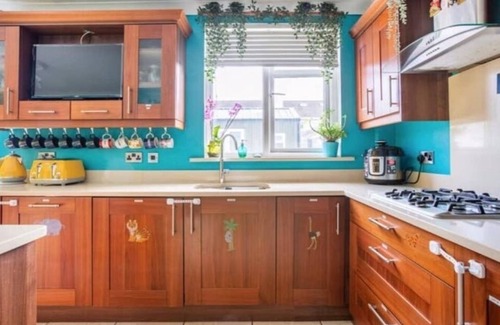 Dublin House | Cosy double room with king size bed in Kilnamanagh Dublin 24
