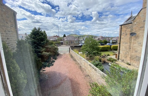 Duddingston Cottage | Cosy Edinburgh cottage, near Portobello