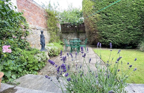 Duddingston Cottage | Cosy Edinburgh cottage, near Portobello