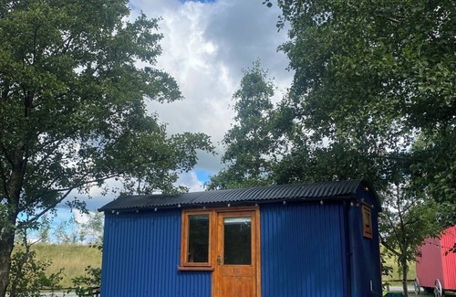 Higher Walton Cabin | Cosy en suite shepherd hut on the grounds of Historic building Samlesbury Hall