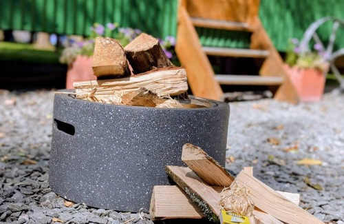 Higher Walton Apartment | Cosy en suite shepherd hut on the grounds of Historic building Samlesbury Hall