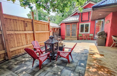 Crystal Beach Cottage | Cosy Family Cottage 30 Steps from the Beach