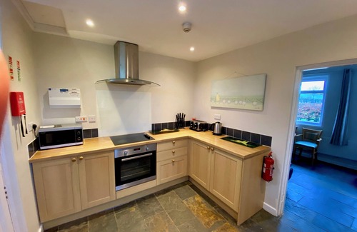 Exmouth House | Cosy Family Cottage. Sleeps 12. Close to the beach and town. Pet Friendly!