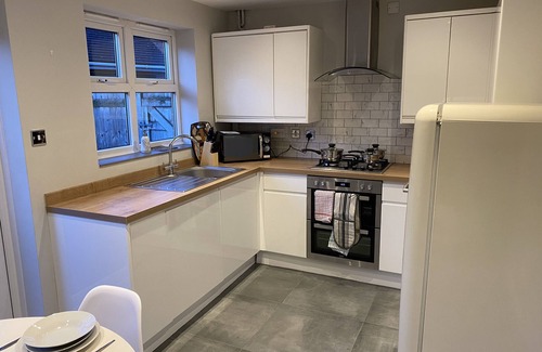 Edgbaston House | Cosy Family Home Perfect for Groups Contractor Welcome HS2