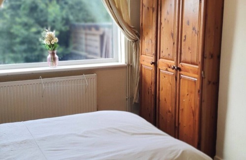 Tunstall Bed & Breakfast | Cosy Family House, close to amenities and city centre