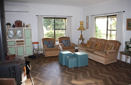 Foster Other | Cosy farmhouse amongst rolling hills only 30 minutes to beach and Wilsons' Prom