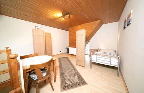 Juechen Apartment | Cosy farmhouse apartment near the Düsseldorf exhibition centre