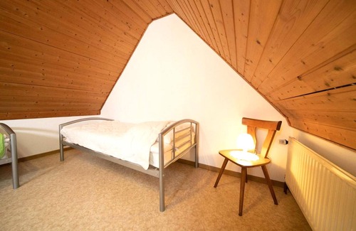 Juechen Apartment | Cosy farmhouse apartment near the Düsseldorf exhibition centre