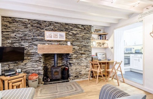 Aberdovey Cottage | Cosy Fisherman's Cottage in the very heart of Aberdovey -Pet Friendly