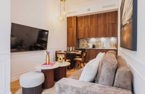 L'Europe Apartment | Cosy flat - 1BR/4P - Arc de Triomphe