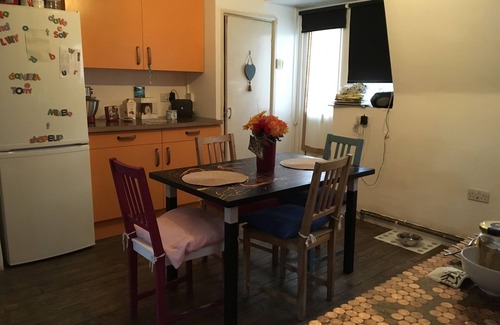 Dagenham Apartment | Cosy Flat, Allocated on the Second Floor of the Building With a Romantic Sunset