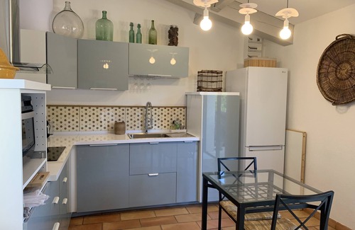 Ventabren Apartment | Cosy flat - charming T2 private garden in the countryside. very quiet and bright