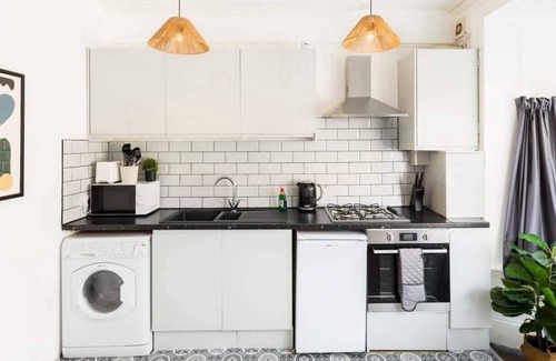 Leamington Spa Apartment | Cosy Flat in Central Leamington Near Attractions