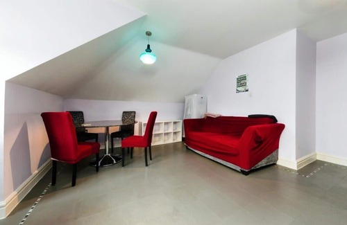 Waddon Apartment | Cosy Flat Retreat in South Croydon