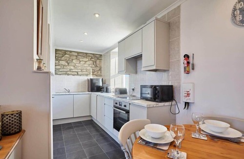 Sennen Apartment | Cosy Flat, Sea Views , Short Walk to Shops & Pub