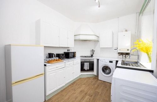 Blackburn House | Cosy Four Bedroom Terrace Rishton