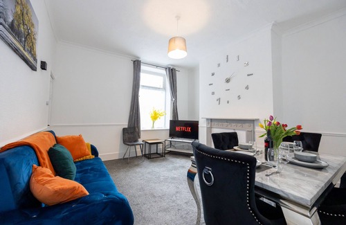 Blackburn House | Cosy Four Bedroom Terrace Rishton