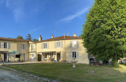 Ruffec Cottage | Cosy French cottage with access to peaceful gardens -10 mins walk to town centre