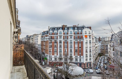 20th Arrondissement Apartment | Cosy Gambetta, by Veeve
