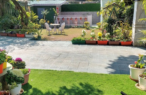 Bullawala Cottage | Cosy Garden Cottage with Kitchen & Patio, very close to Mussoorie