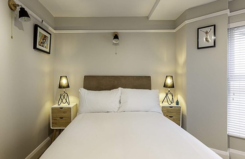 Homerton Apartment | Cosy Garden Flat in Prestigious Residential Area