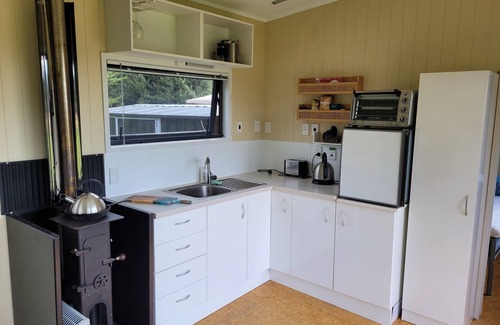 St. Arnaud Cottage | Cosy getaway in the forest - views and birdsong galore