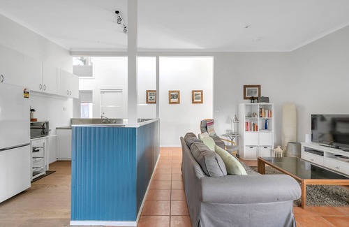 Broulee House | Cosy Getaway with Fireplace and Spacious Backyard