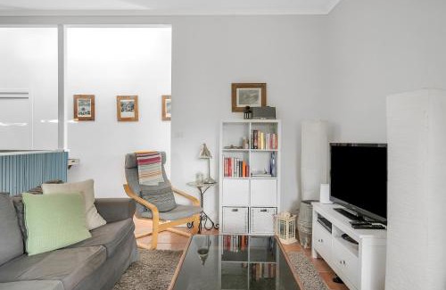 Broulee House | Cosy Getaway with Fireplace and Spacious Backyard