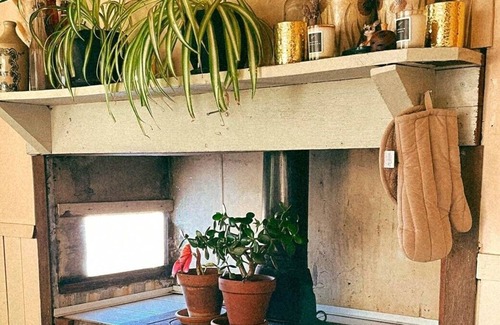 Channybearup Cottage | Cosy Green Cabin settled amongst the Karri forest (Pet- Friendly!)