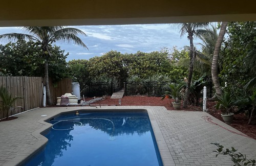 Melbourne Beach Apartment | Cosy ground floor apartment in house on a private beach.