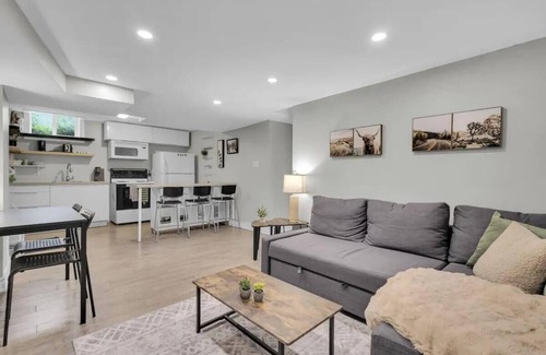 Lisgar Condo | Cosy Guest Suite Near Shops, Transit, Hwy and GO