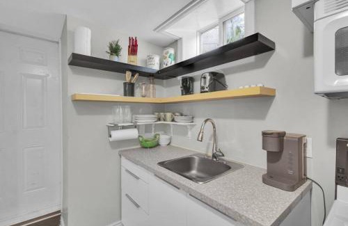 Lisgar House | Cosy Guest Suite Near Shops, Transit, Hwy and GO!